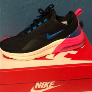 Woman’s Nike Air Max Motion 2